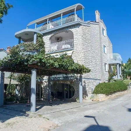 In With Terrace, Air Condition, Wifi, Washing Machine Apartment Rovinj