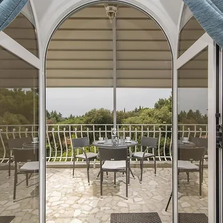 In With Terrace, Air Condition, Wifi, Washing Machine Apartment